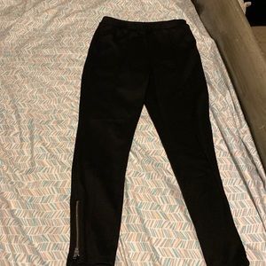 Black sweatpants with zippers on the bottom near the ankle size 7 girls